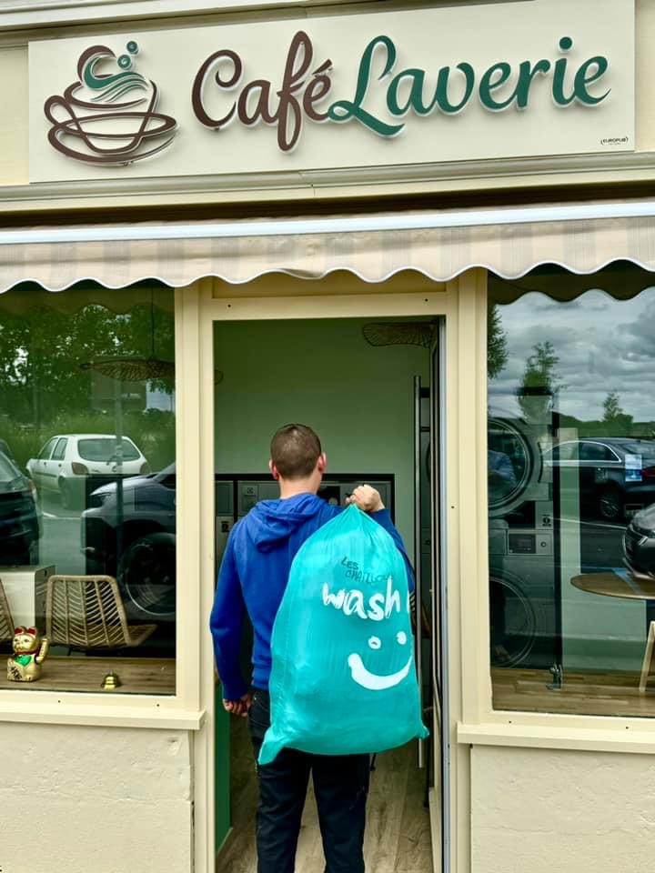 Café Laverie Nevers — devanture quai de Mantoue
